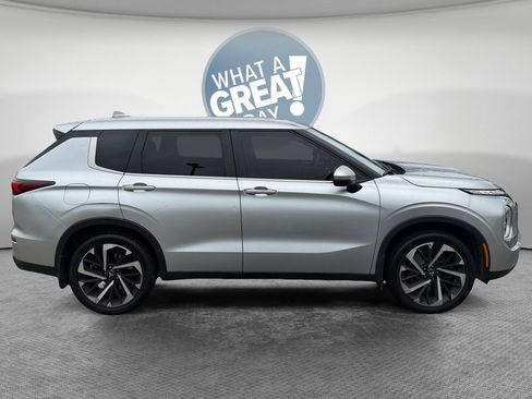 Used 2022 Mitsubishi Outlander ES AWD/4WD image 2