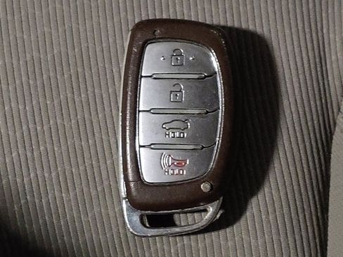 Used 2017 Hyundai Elantra SE w/ SE A/T Tech Package 03 image 32