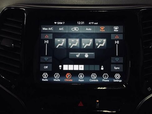 Used 2022 Jeep Cherokee Limited image 39