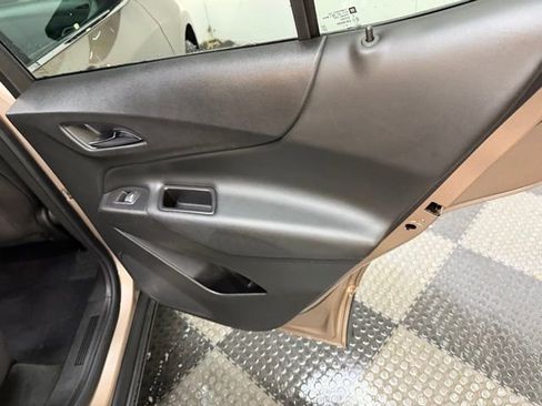 Used 2019 Chevrolet Equinox LT image 39