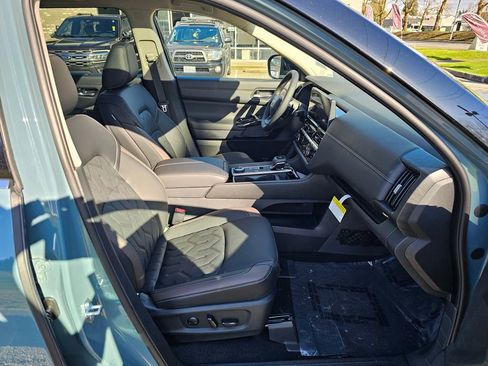 New 2026 Nissan Pathfinder Platinum image 30