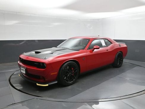 Used 2016 Dodge Challenger SRT Hellcat RWD image 1