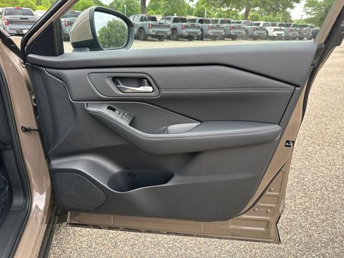 New 2025 Nissan Rogue SV w/ SV Premium Package FWD image 12