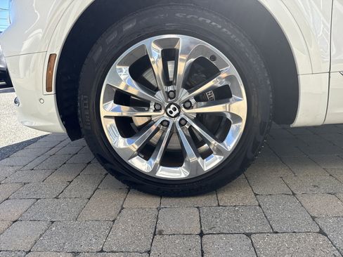 Used 2022 Bentley Bentayga image 6