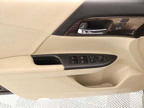 Used 2017 Honda Accord Touring image 17