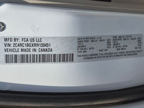 Used 2024 Chrysler Pacifica Touring-L FWD image 32
