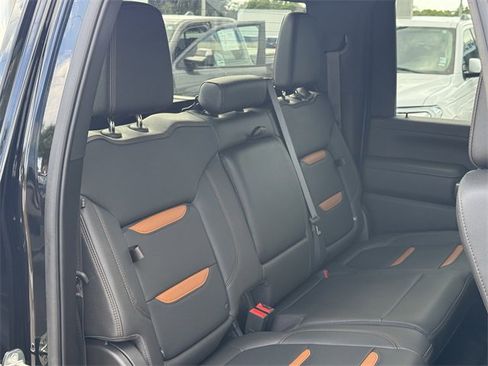 Used 2022 GMC Sierra 2500 AT4 image 32