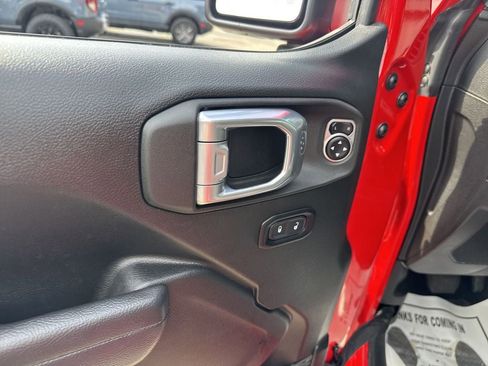 Used 2025 Jeep Wrangler Sport image 13