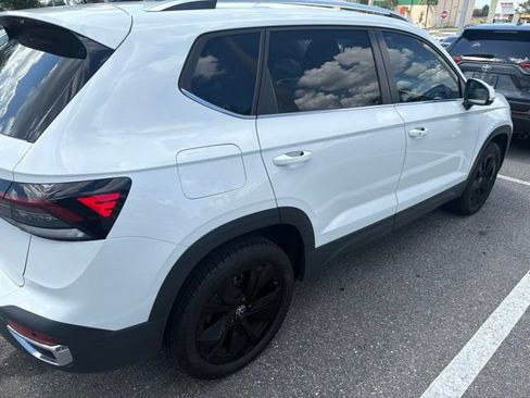 Used 2025 Volkswagen Taos SE w/ Black Wheel Package FWD image 17