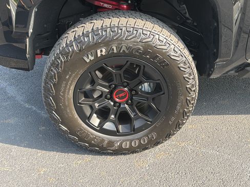 Used 2025 Toyota Tacoma TRD Pro AWD/4WD image 11