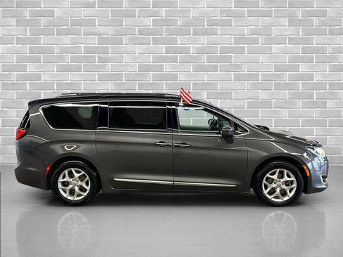 Used 2019 Chrysler Pacifica Touring-L Plus w/ Tire & Wheel Group image 6