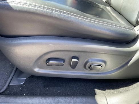 Used 2019 Nissan Pathfinder SL image 24