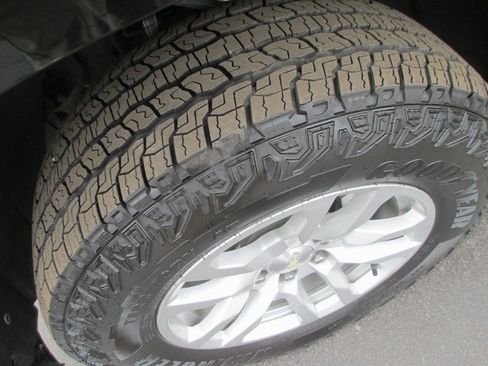 Used 2021 Chevrolet Silverado 1500 LT w/ Z71 Off-Road Package image 11