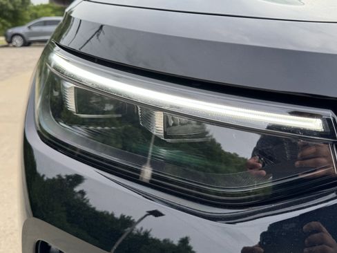 Used 2025 Volkswagen Tiguan S image 36