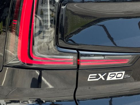 Certified 2025 Volvo EX90 Ultra AWD/4WD image 34
