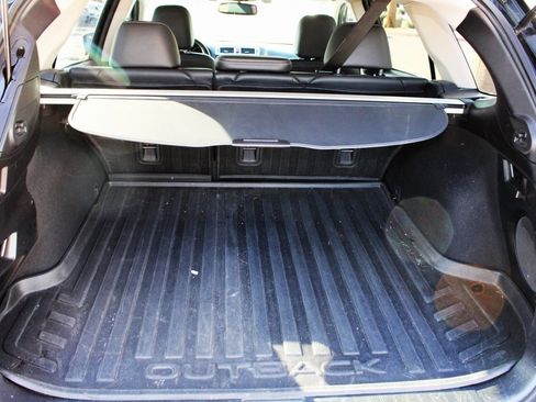 Used 2016 Subaru Outback 2.5i Limited image 12