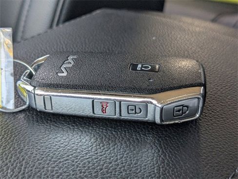 Certified 2025 Kia Sportage EX image 36