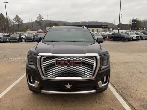 Used 2022 GMC Yukon XL Denali w/ Denali Premium Package image 2