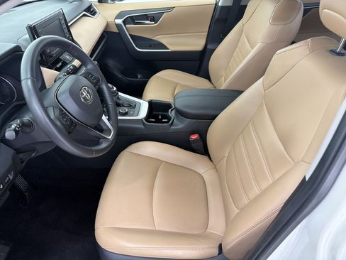 Certified 2022 Toyota RAV4 XLE Premium AWD/4WD image 5