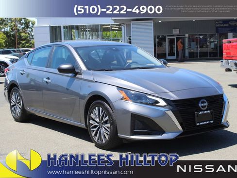 Used 2025 Nissan Altima 2.5 SV FWD image 5
