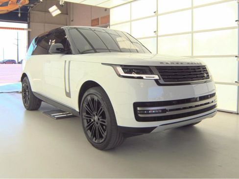 Used 2024 Land Rover Range Rover Long Wheelbase SE AWD/4WD image 3