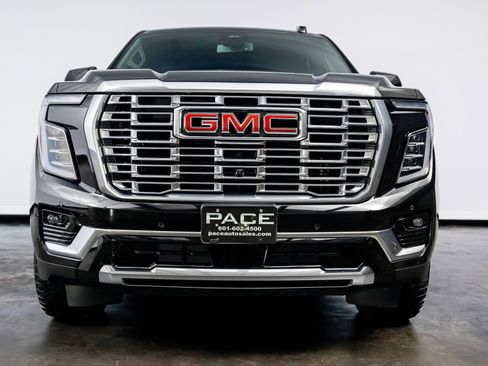 Used 2025 GMC Yukon Denali image 3