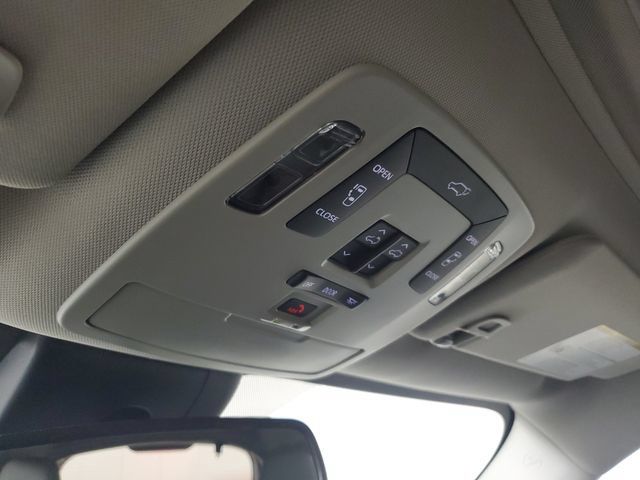 Used 2026 Toyota Sienna XLE FWD image 34