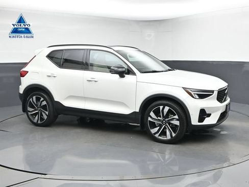 Used 2023 Volvo XC40 B5 Plus w/ Driver Assist Package AWD/4WD image 1