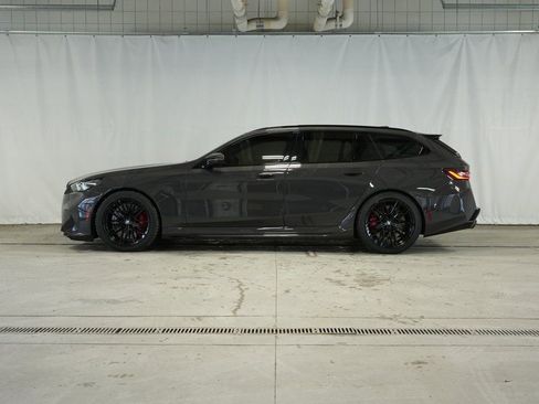 Used 2025 BMW M5 Touring image 2