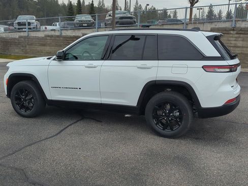 New 2026 Jeep Grand Cherokee Altitude AWD/4WD image 4