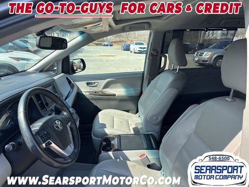 Used 2017 Toyota Sienna XLE AWD/4WD image 9