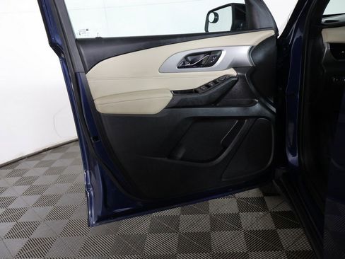 Used 2023 Chevrolet Traverse LS image 20