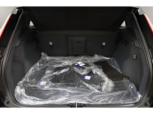 New 2026 Volvo XC40 B5 Ultra w/ Protection Package Premier image 33