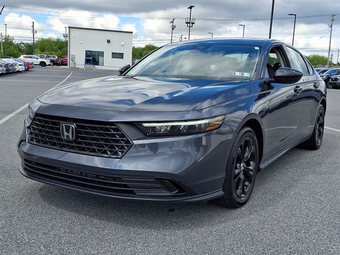 Certified 2025 Honda Accord SE image 3