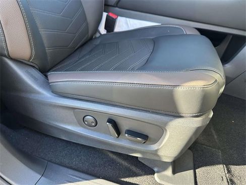 New 2025 Nissan Pathfinder Platinum w/ Cargo Package image 9