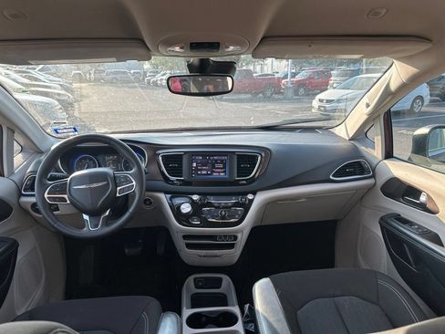 Used 2023 Chrysler Voyager LX FWD image 18