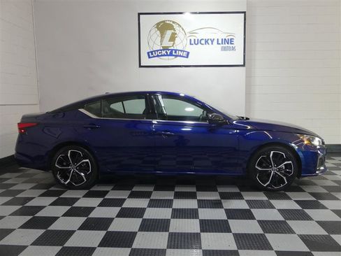 Used 2024 Nissan Altima 2.5 SR image 6