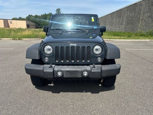 Used 2017 Jeep Wrangler Sport w/ Connectivity Group AWD/4WD image 2