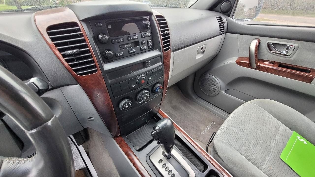 Used 2004 Kia Sorento 4WD image 11