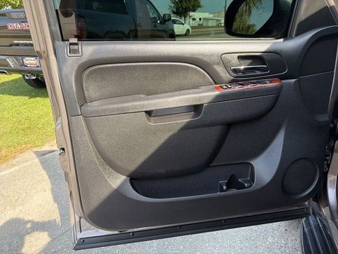 Used 2014 GMC Yukon SLE image 9