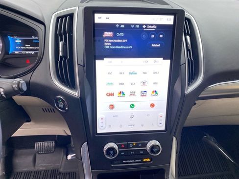 Used 2024 Ford Edge Titanium image 11