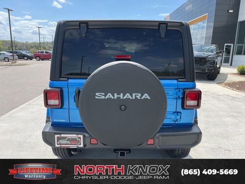 Used 2023 Jeep Wrangler Unlimited Sahara w/ Cold Weather Group AWD/4WD image 17