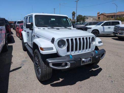 Used 2023 Jeep Wrangler Unlimited Sahara w/ Cold Weather Group AWD/4WD image 2