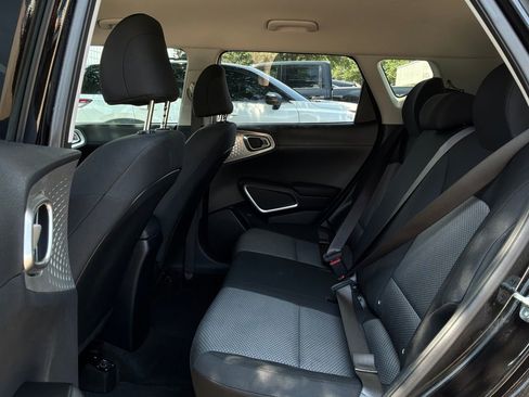 Used 2025 Kia Soul LX w/ LX Technology Package FWD image 11