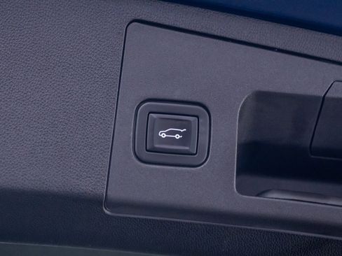 Used 2020 Cadillac XT4 Sport w/ Technology Package FWD image 31