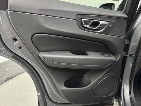 Used 2020 Volvo XC60 T5 Momentum image 27