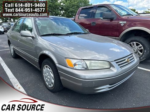 Used 1997 Toyota Camry FWD image 1