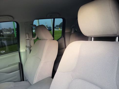 Used 2021 Nissan Frontier SV w/ Midnight Edition Floor Mats RWD image 18