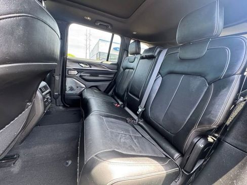 Used 2023 Jeep Grand Cherokee Overland AWD/4WD image 12