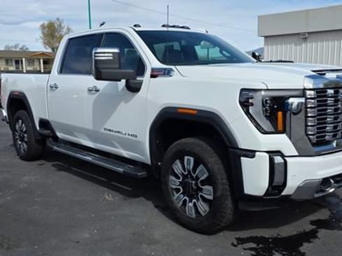 Used 2025 GMC Sierra 3500 Denali AWD/4WD image 3